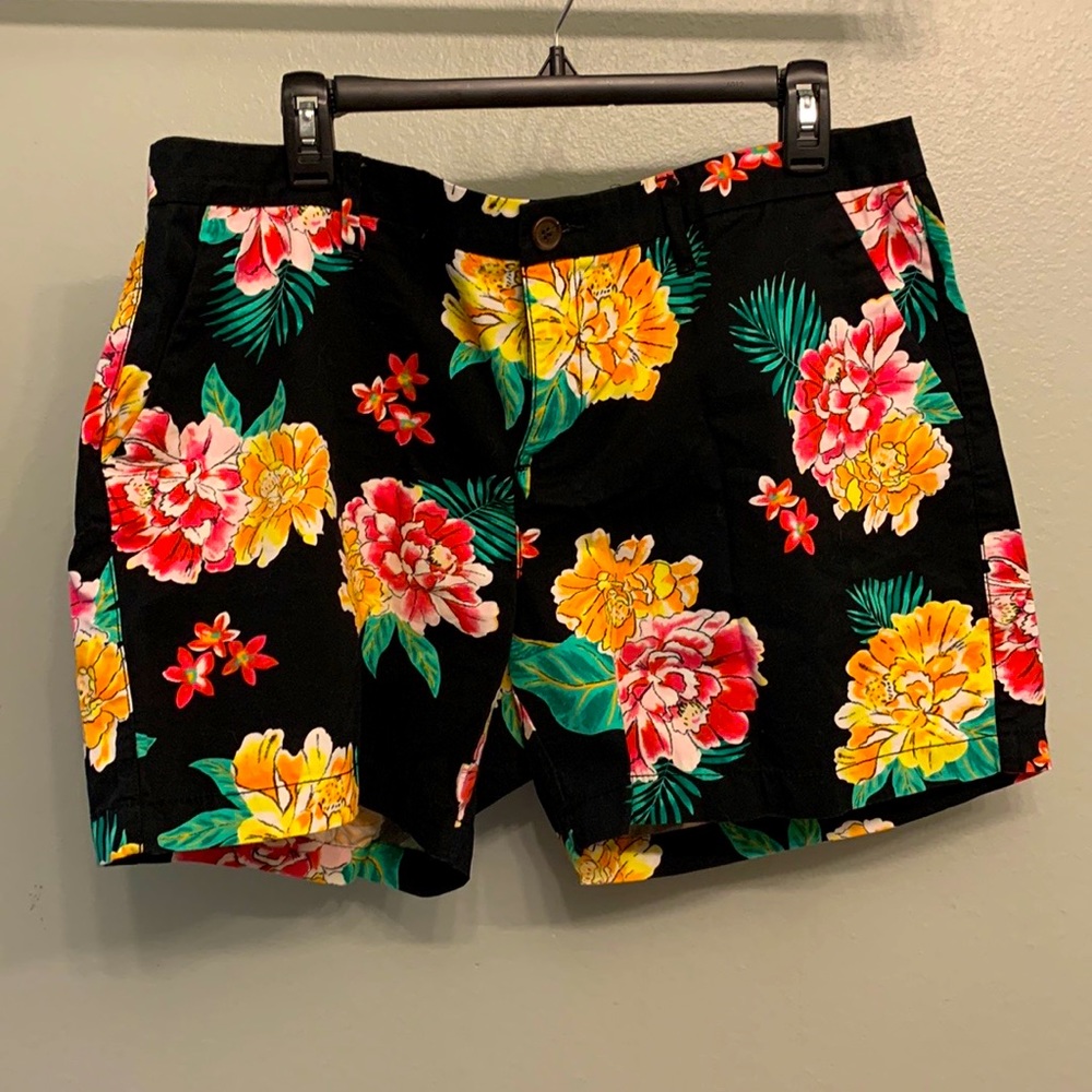 Old Navy 5” Black Floral Shorts